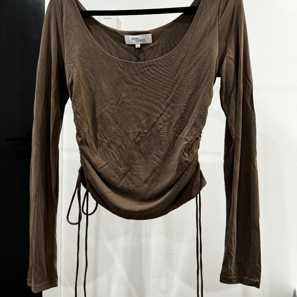 Style Addict Taupe LongSleeve with Drawstring Detail Sz. Large